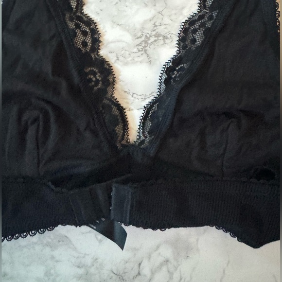 Out From Under Lace Trim Halter Bra Ribbed Medium Urban Outfitters - Picture 2 of 8